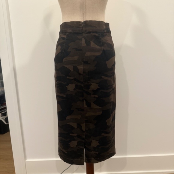 SoHo New York and Company camo midi pencil skirt - Picture 2 of 2